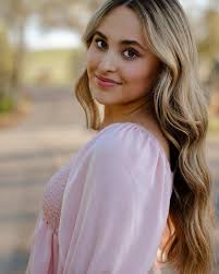 Hi! My name is Ava Zamora and I'm from Fresno, CA. I'm not 100% committed  to Chapman but it is in my top 2. I'll be majoring in psychology! I love  going