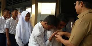 Menyerahkan nem asli dan foto copynya 2. 10 Smp Negeri Terbaik Yogyakarta Dalam Un 2019 Halaman All Kompas Com