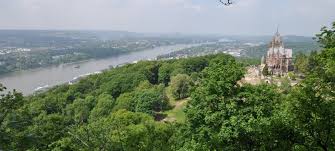 Sehenswürdigkeit der hansestadt ist der gothische petersdom, goldener dreikönigsschrein, mittelalterlicher stadtwall, st. Die Schonsten Wanderwege In Nordrhein Westfalen 10 Touren Die Man Kennen Muss Gps Wanderatlas