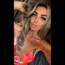 Kira Mitchell's Instagram, Twitter & Facebook