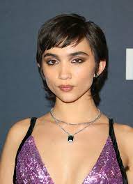 Any round face appears thinner if bangs are styled asymmetrically. 25 Short Hairstyles For Round Faces Flattering Hairstyles For Round Face Shapes