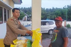 TRIBRATA – Polsek Tutuyan Salurkan 1 Ton Beras ke Warga Lewat Gerakan Pangan Murah