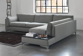 Così, oltre ad accomodarti sul divano, potrai anche sdraiarti e goderti il relax che preferisci. Divano Chaise Longue Divani Su Misura Tino Mariani