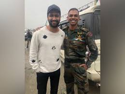 This Person Helped Shape Major Vihaan S Character In Uri The Surgical Strike However, kaushal's character major vihaan shergill soon breaks the fourth wall, and tells viewers that the characters have done a surgical strike on the site and their computer. this person helped shape major vihaan s