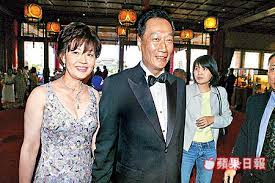 郭台銘的妻子林淑如，個性溫和內斂，是郭台銘擴張事業版圖時，最不可或缺的重要夥伴。 她是郭台銘在發怒痛 k 鴻海高幹之後的最佳潤滑劑。 去年鴻海精密舉辦年終尾牙時，董事長郭台銘生命中最重要的兩個女人，他的母親郭初永真和太太林淑如聯袂出席這. é¦–å¯Œéƒ­å°éŠ˜å¦»é€ä¸– è˜‹æžœæ–°èžç¶² è˜‹æžœæ—¥å ±