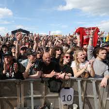 Le premier download festival a été créé. Download Festival To Host Government Pilot Event For 10 000 Music Fans Manchester Evening News