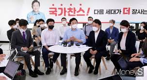 제주=좌승훈 기자 국민의힘 대권주자인 원희룡 제주지사는 범야권 내 유력 대선주자인 윤석열 전 검찰총장이 대권 도전을 공식 선언한데 대해 정권 교체로 답을 하지 못하면. 4 Ksntlmarwebm