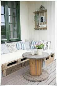 Fai da te o eleganza ricercata? Come Arredare Il Terrazzo Con I Bancali Idea Di Decorazione Pallet Per Esterni Riciclo Creativo Dei Mobili