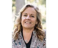 Jean Tess's Instagram, Twitter & Facebook