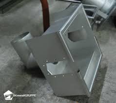 B K Metall Gruppe Edelstahl Bodenablauf Mit Waagerechtem Ablaufstutzen Dn 110 Der Boden Ablauf Dient Fur Die Zusammenscharubung M Stahl Industrieboden Kasten