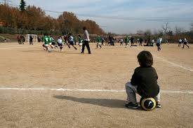 Dos niños protagonizan vídeo viral, jugando futbol. Los Chicos Del Barrio Negratinta