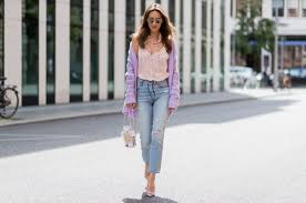 You can tuck the tee from the front inside the jeans. Boyfriend Jeans Kombinieren Die Schonsten Outfit Ideen Fur Jede Figur