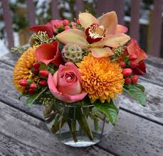 Thanksgiving Party Flower Arrangement In 2020 Schone Blumen Blumenarrangements Blumen Pflanzen