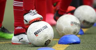 Gute partyspiele sind das a und o für jede geburtstagsfeier! Fussball Die 50 Wichtigsten Begriffe Auch Fur Das Kreuzwortratsel