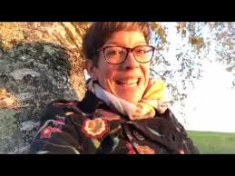 Aber während sie das bett vorbereitete, berührten sie ihren schönen elastischen arsch. Sex Ist Fur Frauen Wie Jemanden Zu Dir Nach Hause Einladen Kiria Silke Vandekamp Youtube