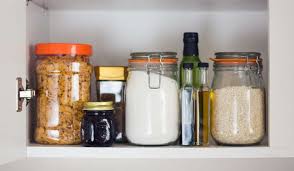 Uleiul de palmier poate fi extras fie din pupla rosie a fructului de palmier (ulei de palmier rosu) sau din semintele aceluiasi fruct (ulei de palmier nucleu). Alimente De BazÄƒ Kaufland