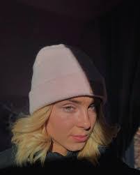 Amanda Scanlan's Instagram, Twitter & Facebook