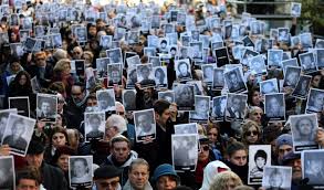 Familiares y amigos de las víctimas del atentado contra la amia le manifestaron a la magistrada maría eugenia capuchetti su preocupación por la falta de avances en la causa, que está en una especie de pozo desde hace un año. Caso Amia En El Pais