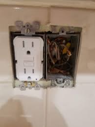 Enhance your room decor with just the stroke of a brush and bid adieu to the same old wall plates and outlet covers. How Can I Fit A Face Plate To Two Devices In Separate Single Gang Boxes Home Improvement Stack Exchange