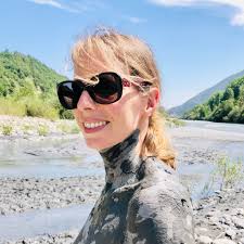 What enrichment options can keep a dog happy and occupied that loves  tearing plush toys?