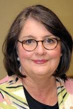 Liz Hodges's Instagram, Twitter & Facebook