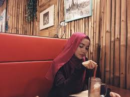 Seorang photojournalist yang selalu mengemaskini pengetahuan tentang gajet & teknologi terbaharu dan masih setia menjadi penulis portal hiburan & gaya hidup sepenuh masa sejak tahun 2007. Dayana Armeda Tuntut Hak Pencipta Lagu Sumpah Naim Daniel Murai My