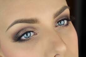 Le maquillage smoky eye est idéal pour sophistiquer votre look quand vous sortez ou pour un événement spécial. 1001 Techniques Et Produits Top Pour Realiser Un Maquillage Smoky
