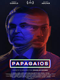 Estreia hoje nos cinemas de todo o Brasil, o filme ''Papagaios'', dirigido  por Douglas Soares 🎬 Na periferia do Rio de Janeiro, um homem que busca  fama aparecendo em reportagens sobre tragédias