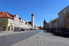 Prodej vícepatrový dům 195 m2, podsklepený, v přízemí 190 m2 obchodní i skladovací prostor se dvěmi výlohami, wc a umyvadlem. Fotogalerie Vylet Do Domazlic Domazlice Namesti Miru C 1994207 Turistika Cz