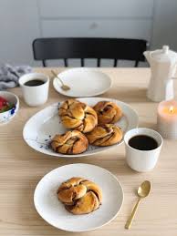 Add a pinch of cinnamon which is optional then slowly add flour and whisk. Easy Cinnamon Bun Recipe