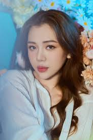 Bạn gái xinh đẹp, đam mê hàng hiệu của cầu thủ Phan Tuấn Tài