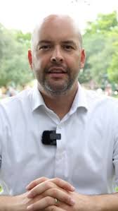 Muchas gracias a mi amigo el comisionado Luciano Suárez de la Ciudad de  West Miami por su apoyo. Luciano es un oficial electo ejemplar y los  residentes de West Miami estan muy