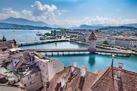 Auf den märkten ihre neuigkeiten verbreiteten. Fidelitas Lucernensis Rathausturm