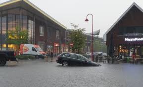 Onweer in nederland 2020, noodweer nederland 2020, thunderstorm onweer en bliksem in nederland, eindhoven 26 juni 2020. Zo Trok Het Noodweer Over Gelderland Nog Steeds Code Oranje Voor Extreme Hitte En Pittige Buien Binnenland Gelderlander Nl