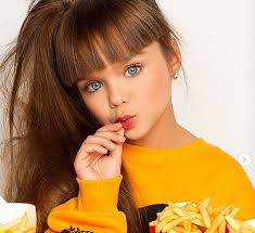 La Nina Mas Linda Del Mundo Fotos De La Pequena Anastasia Kniazev Quien Es Un Fenomeno En Las Redes Sociales Guioteca