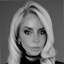 🧥 Vera Leonard en haar “redders- frak” die geen enkel kind achterliet Niet  elke uitvinding haalt de markt, sommige verdwijnen in archieven, niet omdat  ze niet briljant zijn, maar omdat ze niet… |