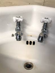 vintage corner sink with faucet [22 41