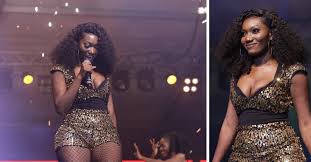 Wendy Shay Flashes Her 'Tits' As She Performs At The BF Suma Concert (Video)