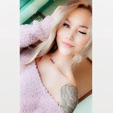 Amber Stoffer's Instagram, Twitter & Facebook