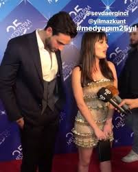 Bir döneme damgasını vuran bu boy meselesi yine açıldı. Ask Sadece Love Only On Twitter Sevda Officially Took Her Boyfriend Yilmaz Kunt For The First Time At The Event Last Night Beautiful Couple We Wish Them The Best Sevdaerginci