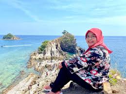 Discover a secret blue lagoon at bukit singa, a famous hiking spot in pulau kapas, terengganu! Bukit Singa Signature Pulau Kapas Macam Kat Bali Wajib Datang Hiking Kalau Bercuti Ke Sini Libur