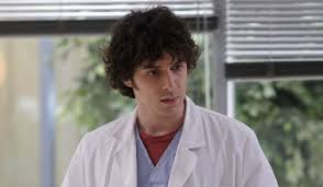 Nelle tue mani racconta in fondo che siamo tutti pazienti prima o poi e che il caso più importante che il protagonista di questa serie è costretto a risolvere è identico a quello che ognuno di noi affronta ogni giorno quando si domanda: Doc Nelle Tue Mani 2 Pierpaolo Spollon Annuncia Non E Cambiato Nulla Lanostratv