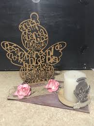 Ya que la mayoría de las ideas para centros de mesa de bautizo que encontramos son definidos por colores azul o rosa dependiendo del sexo del bebé, pero desde ahorita te comento que cualquier centro de mesa que te guste lo podrás personalizar en. Recordatorio Primera Comunion Mesa De Bautizo Centro De Mesa Bautizo Decoracion De Mesa Bautizo