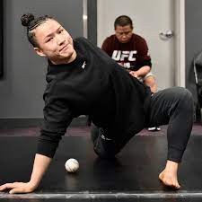 Rose namajunas stands by her use of better dead than red when speaking about zhang weili and explains why before their ufc 261 fight. Zhang On Namajunas Hopefully We Become Friends After Ufc 261 Fight Mmamania Com