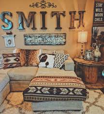 Country western decor for living room ideas and also big style lodge best 25 rustic western decor ideas on pinterest western decor western home decor. Pin By Delaney Mack On Decor De Casa Western Home Decor Western Living Room Home Living Room