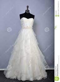Perlen tüll brautkleid, elfenbein meerjungfrau hochzeitskleid, hochzeitskleid langarm. New York 22 April Hochzeitskleid Auf Mannequins Fur Anne Barge Brautdarstellung Redaktionelles Bild Bild Von Luxus Ansammlung 30755420