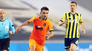 1994 doğumlu futbolcu mert hakan yandaş bursa güvenspor takımı alt yapısında futbola başlamıştır. Eski Fenerbahceli Futbolcudan Sert Elestiri Mert Hakan Bu Takimin Futbolcusu Degil Emre Kilinc Ondan 10 Gomlek Daha Yukarida