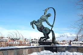 female centaur statue Centauresse et faune for sale