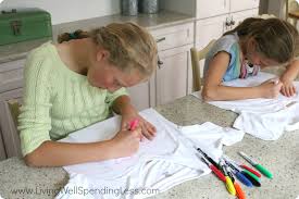 Disappears spontaneously with water or exposure to air or with eraser if included, any marks kearing permanent fiber markers are ideal for decorating embroidery threads, fabrics and more. Easy And Fun Diy Sharpie T Shirts Simple Sharpie Crafts For Kids