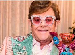 Elton John solo tiene visión limitada en un ojo